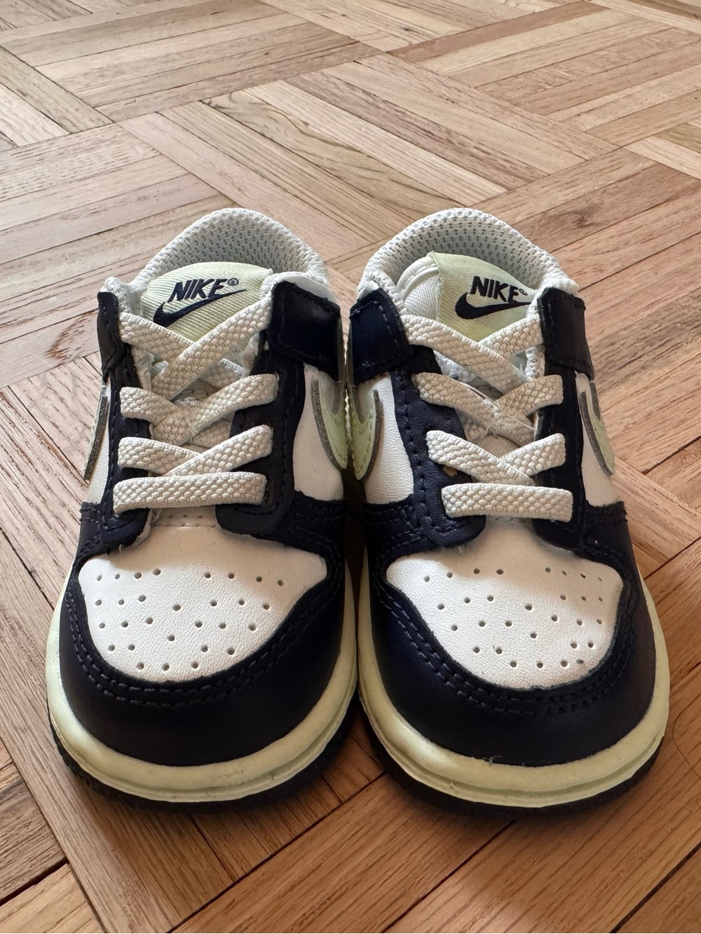 Nike Kids Navy, White & Light Green Low-Top Sneakers